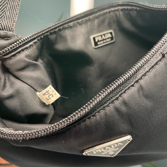 Prada Vintage Tessuto Sport Nylon Bag in Nero (MV515) - Picture 7 of 11
